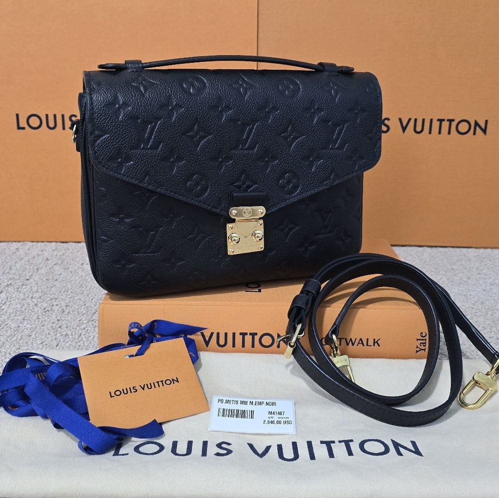 Authentic Louis Vutton Pouchette Metis in Empreinte Leather Noir